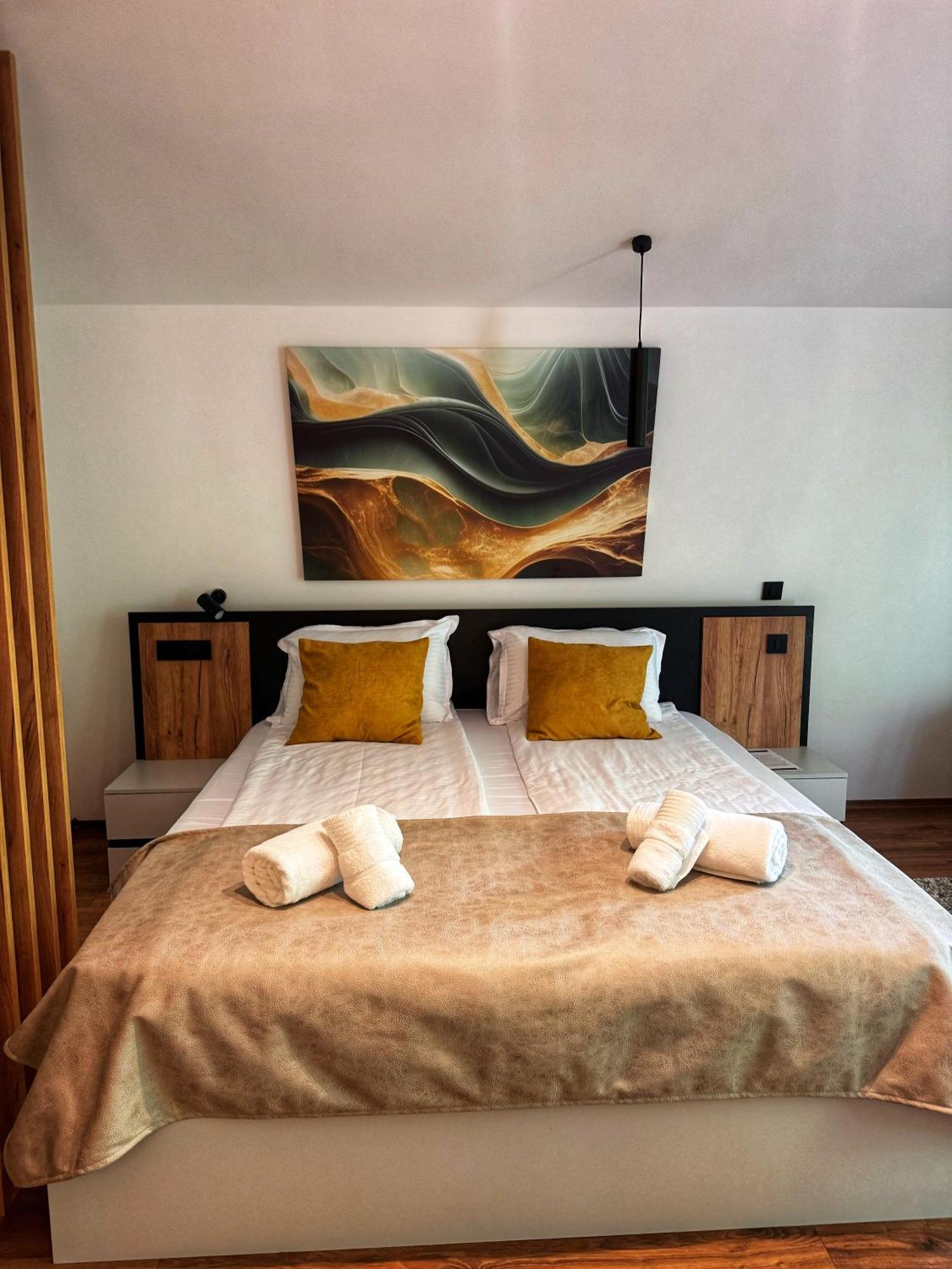 Lodge Blisku Do Gradot - Riverfront Luxury