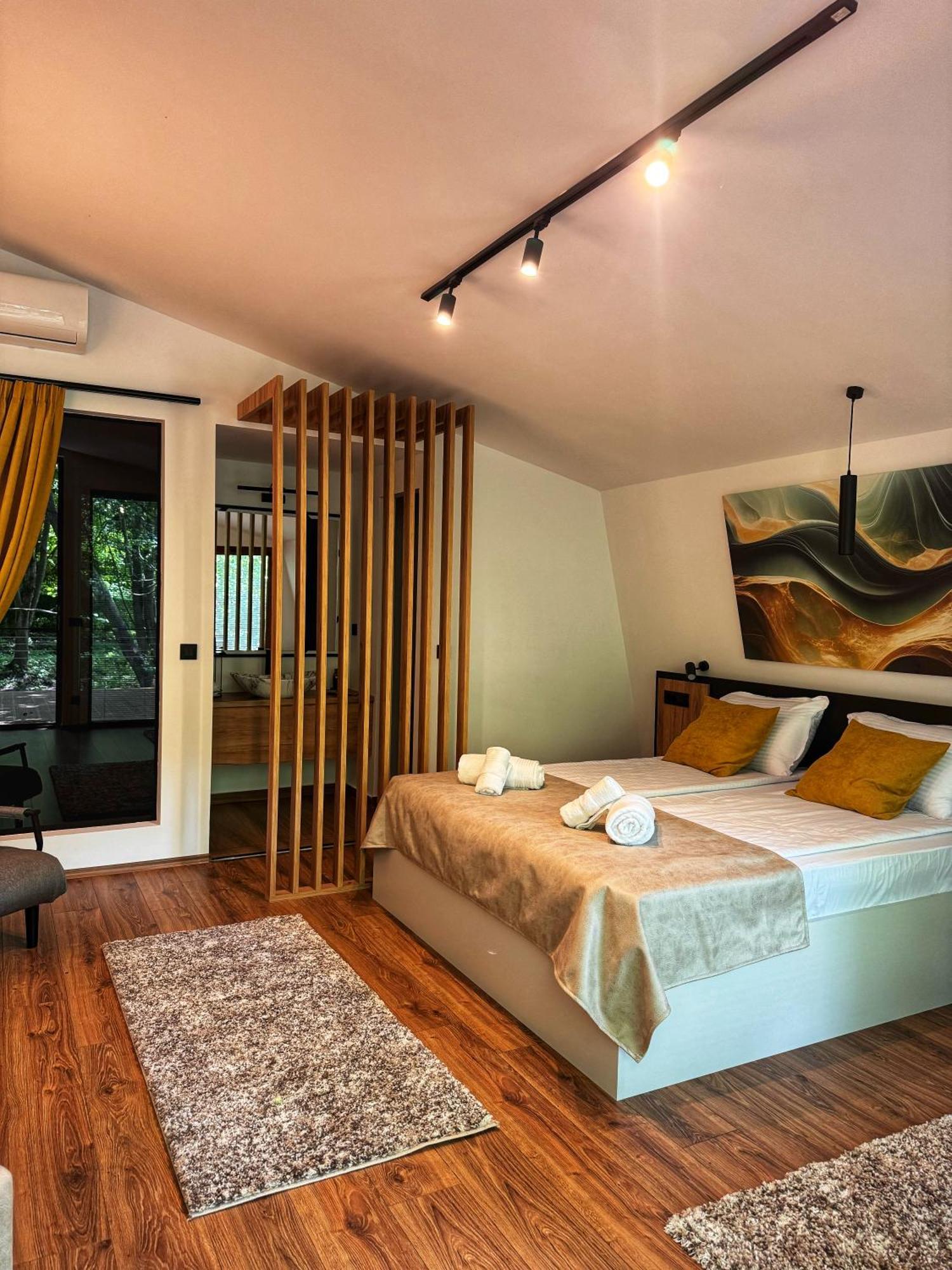 Lodge Blisku Do Gradot - Riverfront Luxury