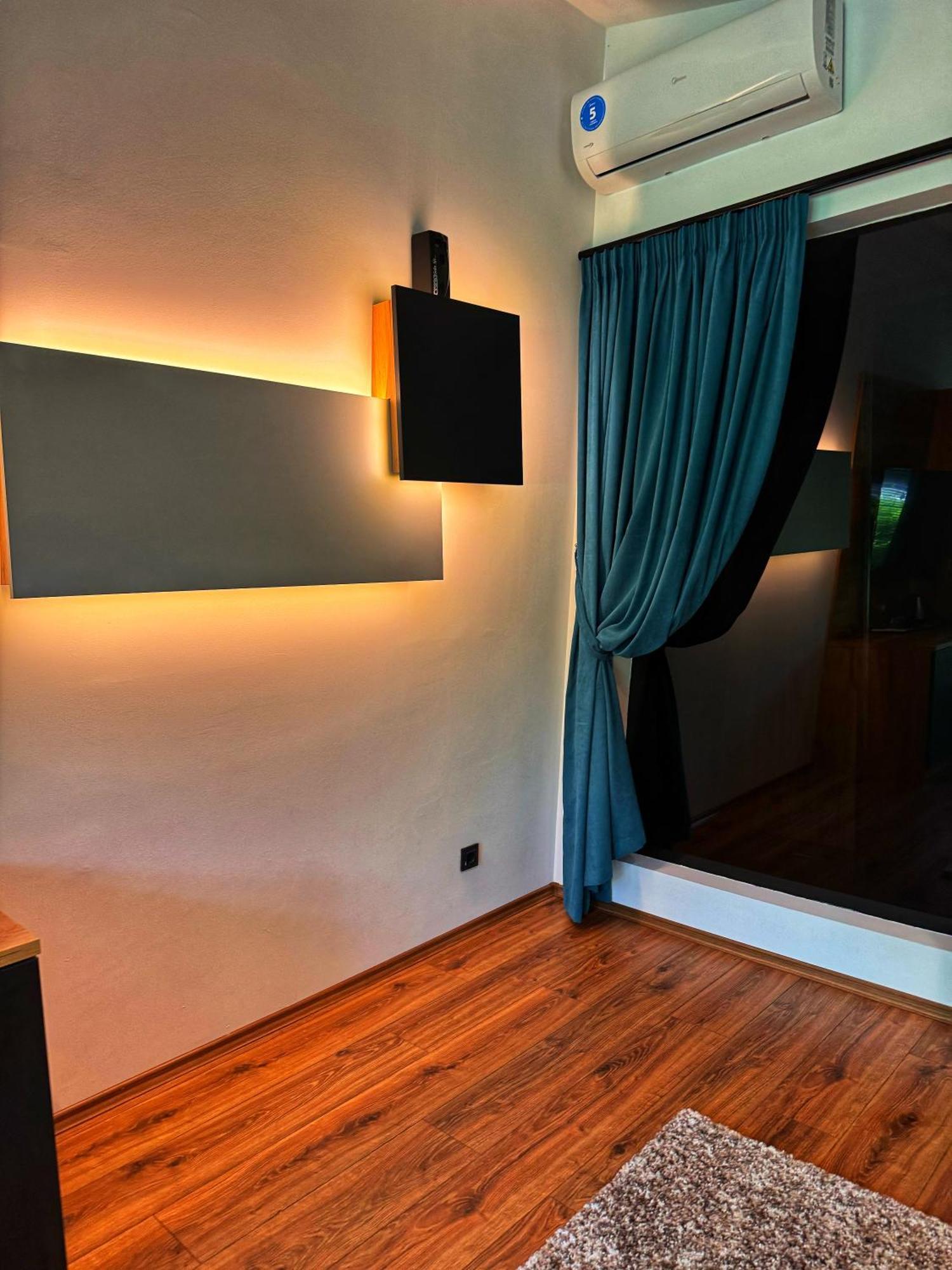 Lodge Blisku Do Gradot - Riverfront Luxury *