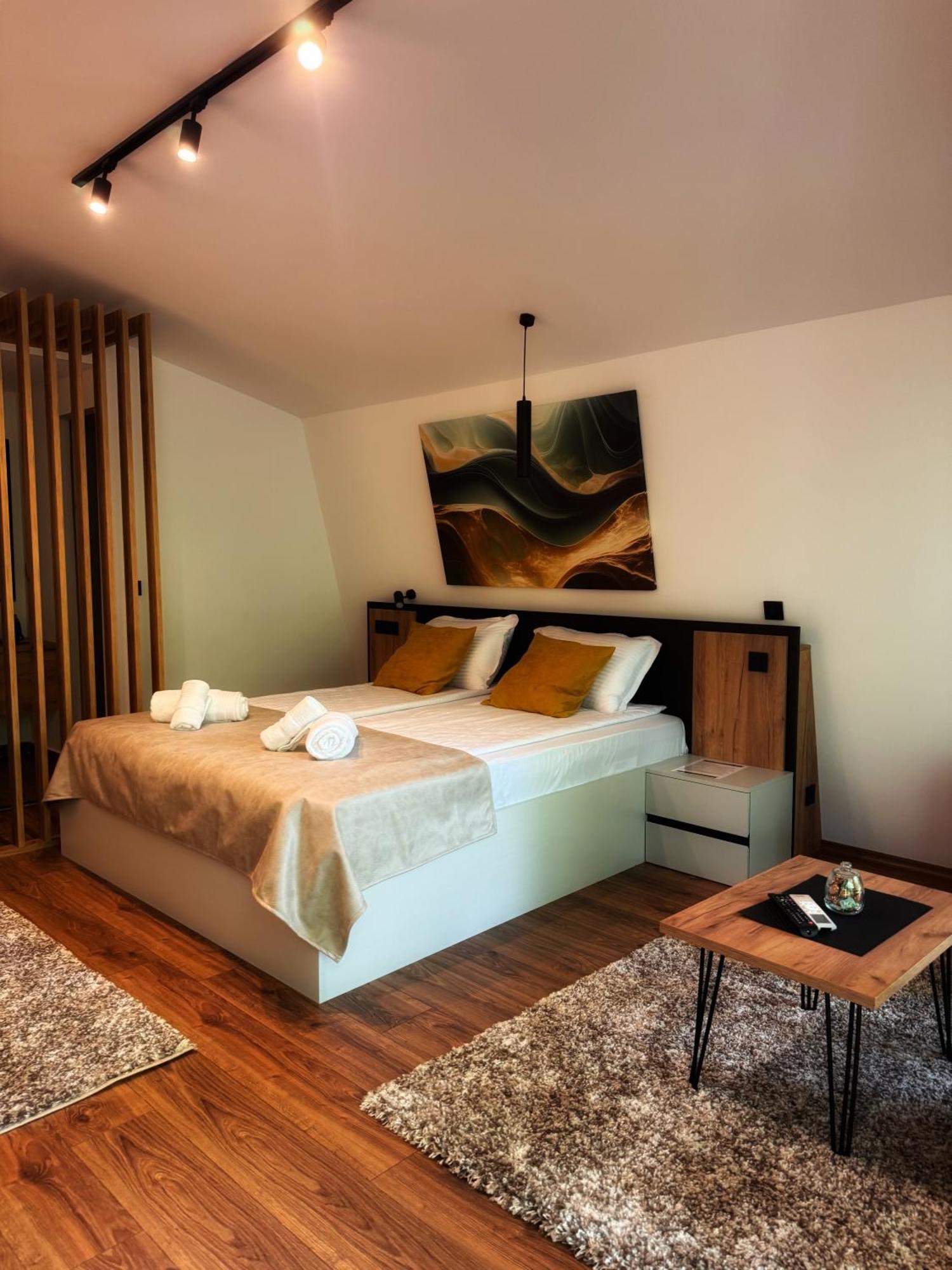 Blisku Do Gradot - Riverfront Luxury Lodge