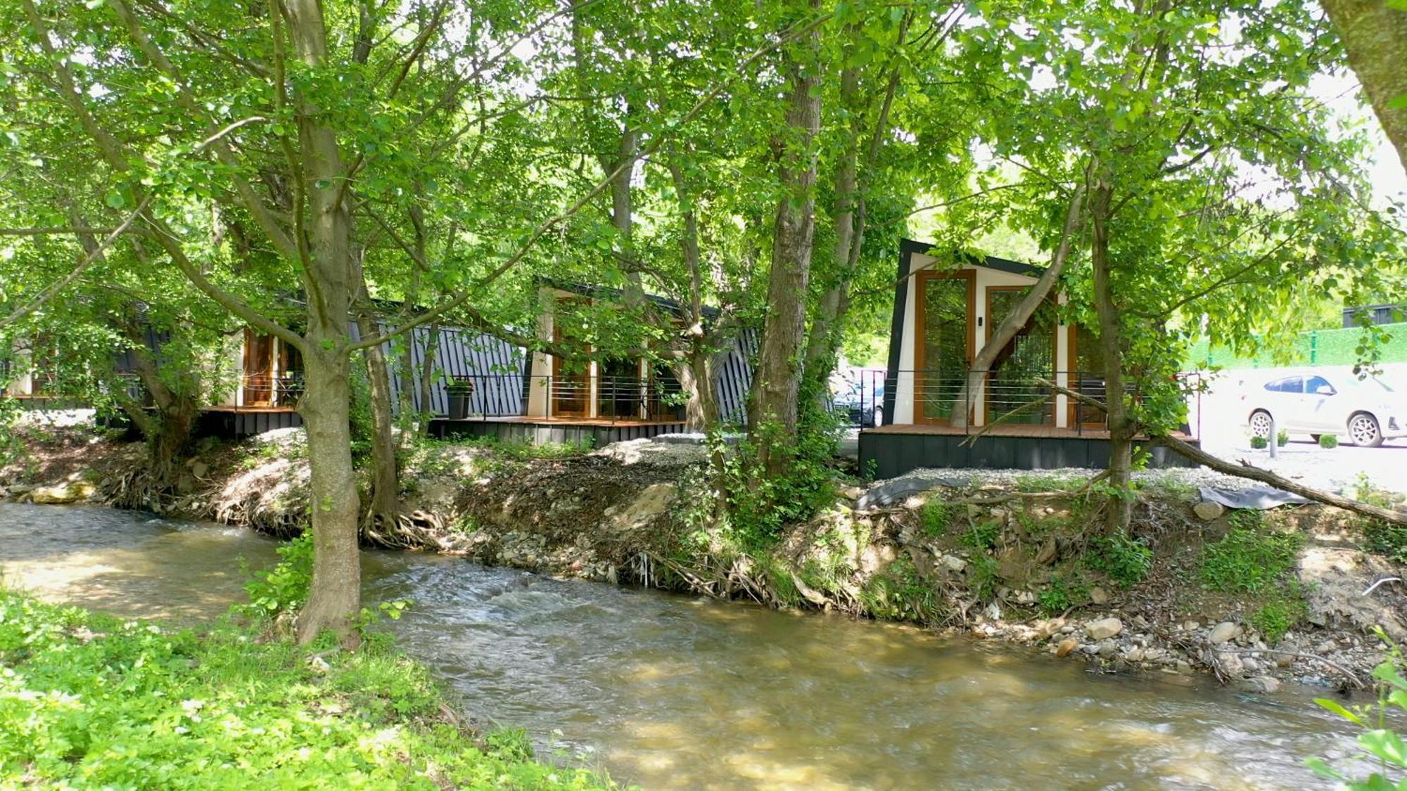 Blisku Do Gradot - Riverfront Luxury *