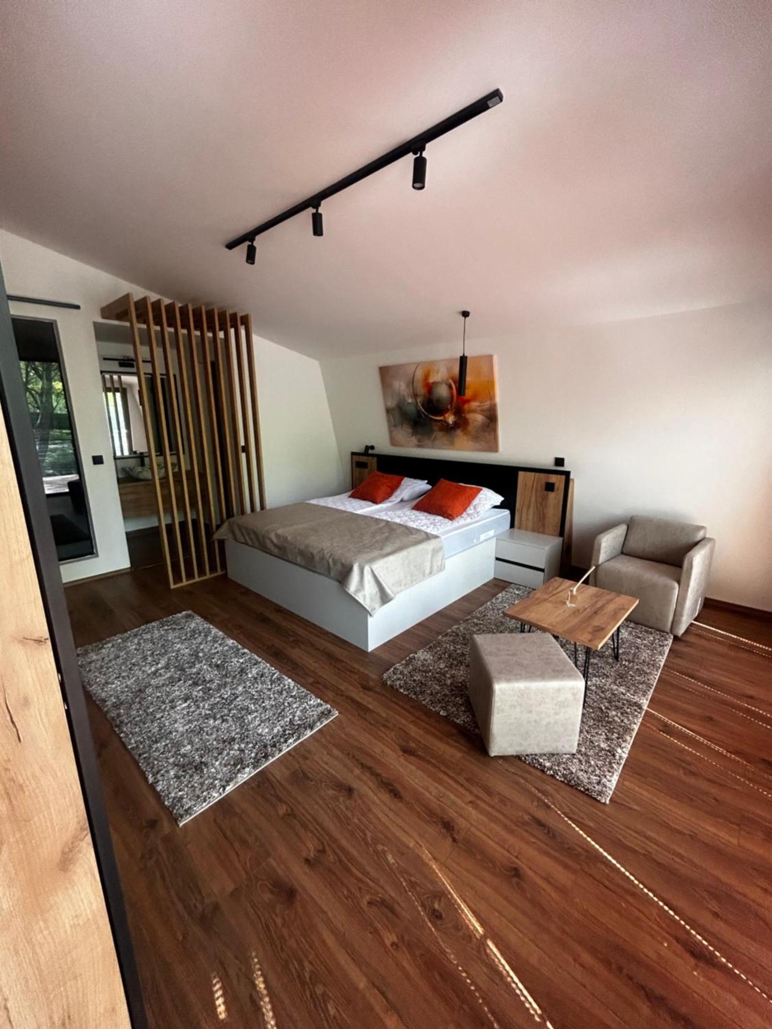 Lodge Blisku Do Gradot - Riverfront Luxury