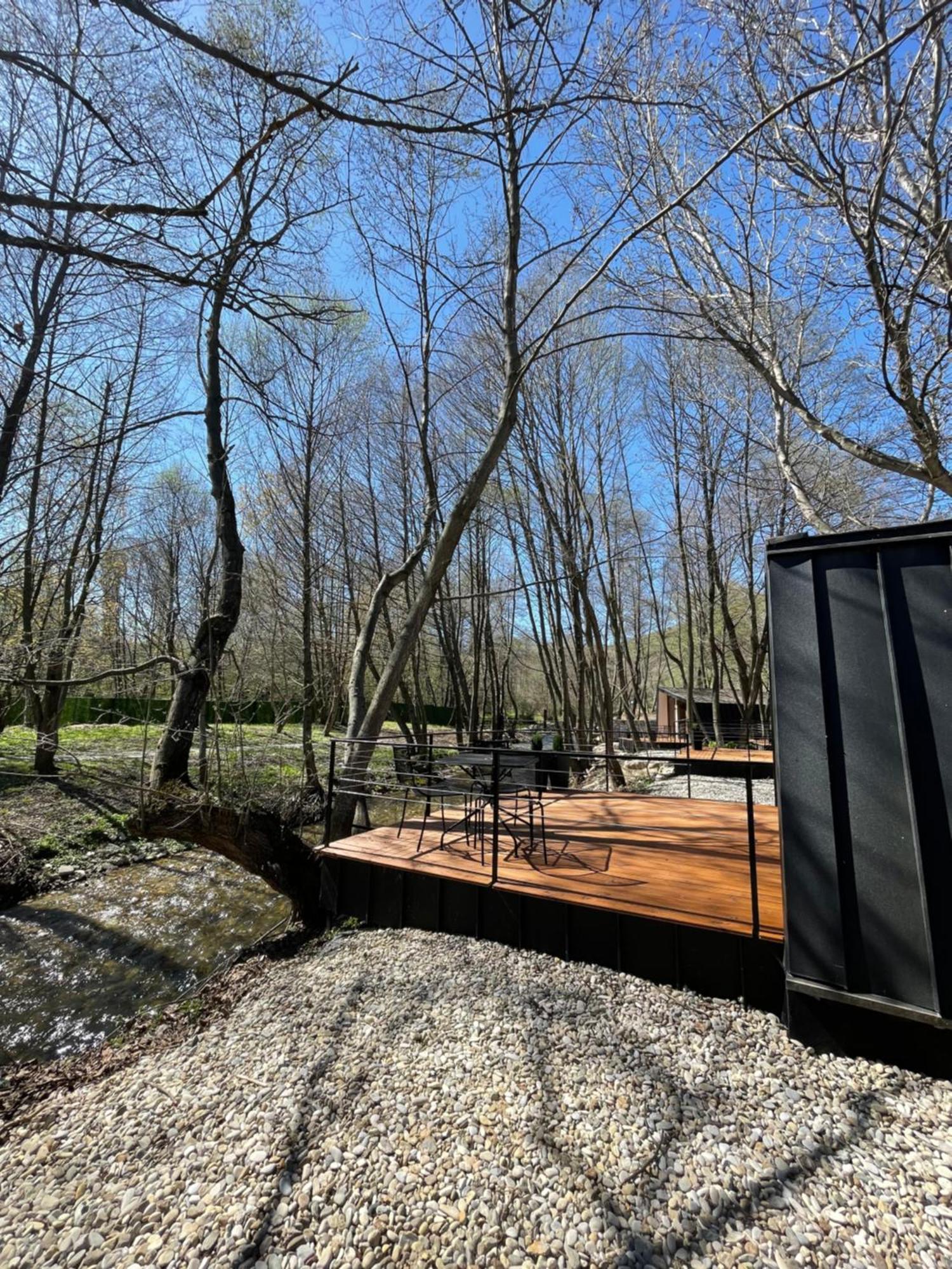 Blisku Do Gradot - Riverfront Luxury Lodge *